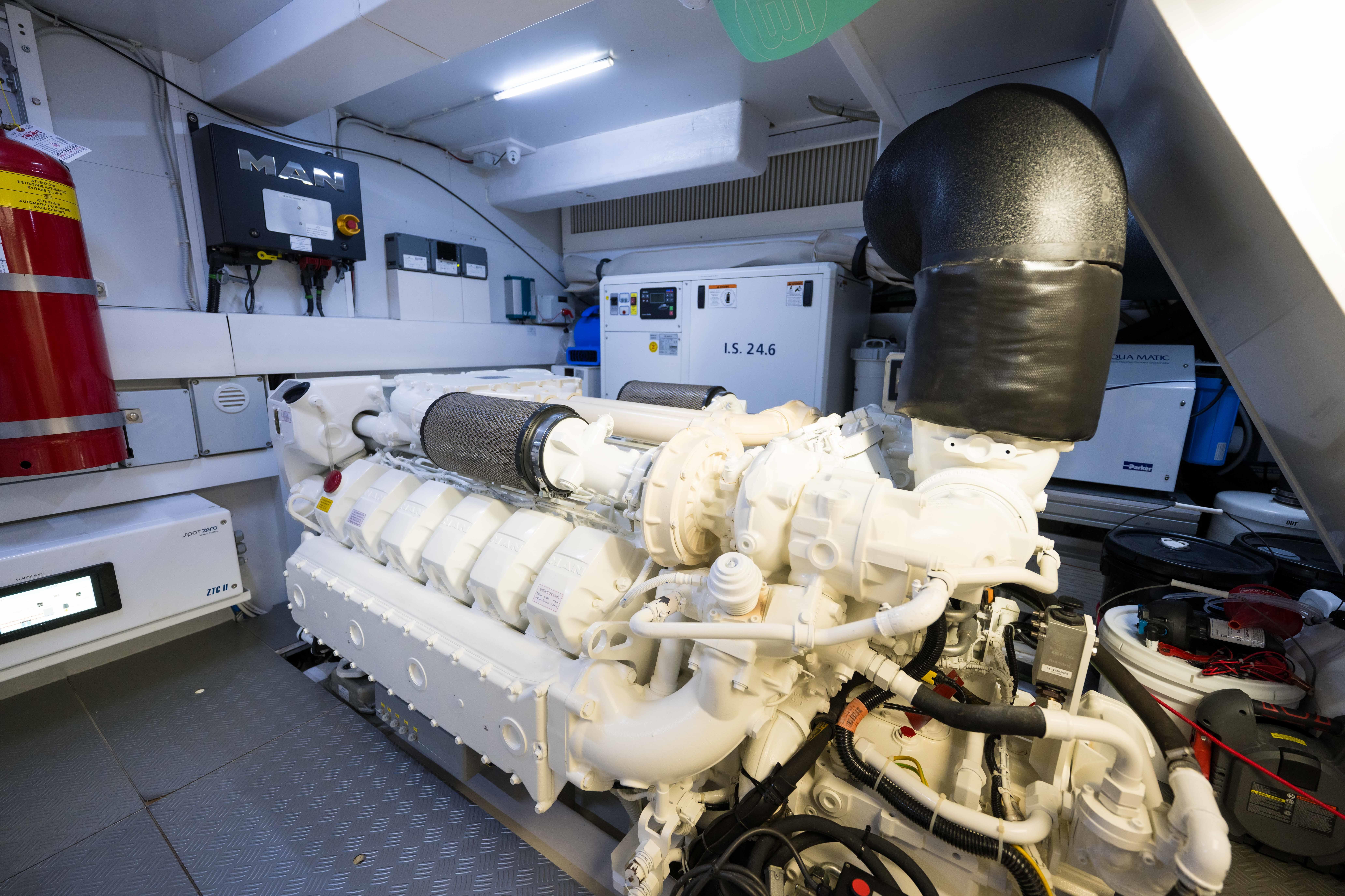 2023 FERRETTI YACHTS 720 